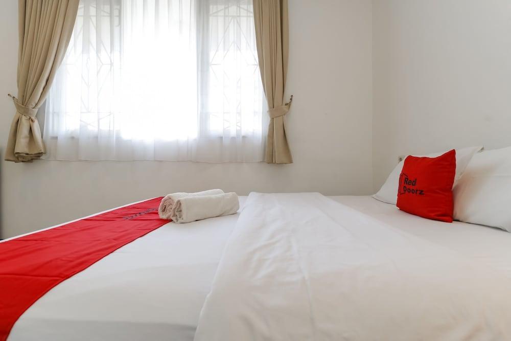 Reddoorz Plus @ Tendean Jakarta Exterior photo
