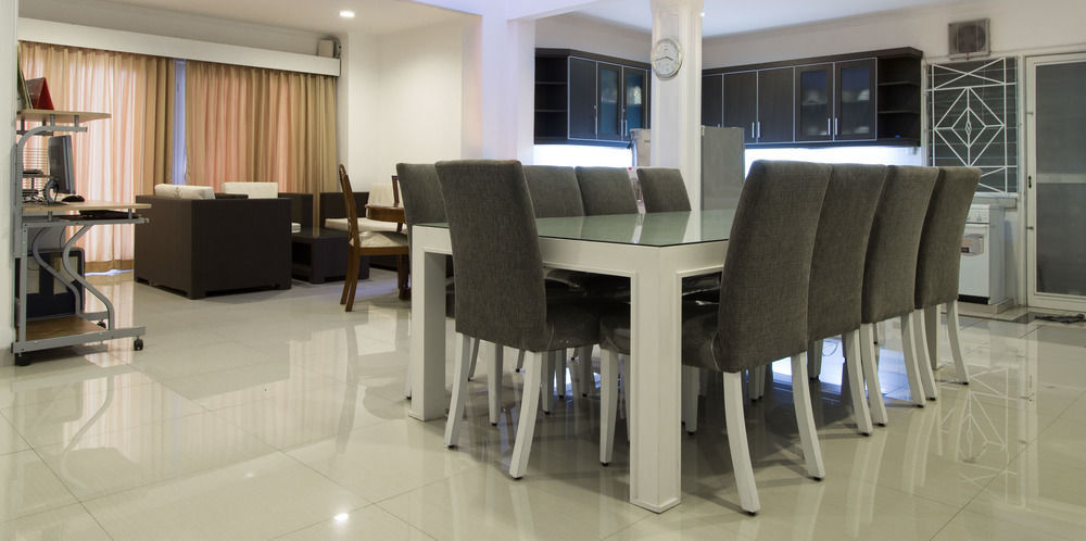 Reddoorz Plus @ Tendean Jakarta Exterior photo