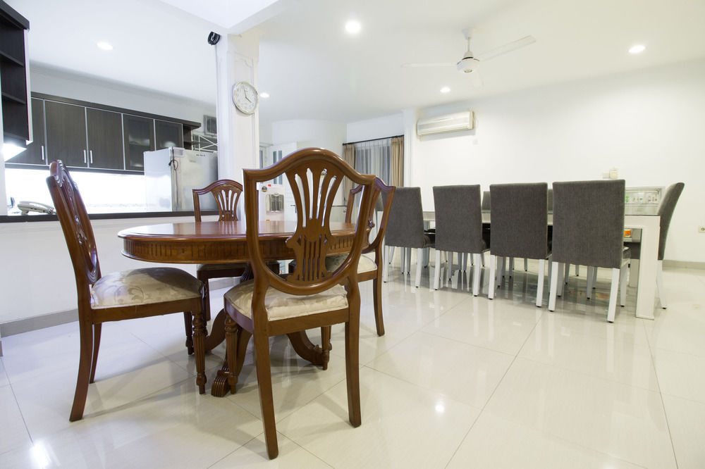 Reddoorz Plus @ Tendean Jakarta Exterior photo