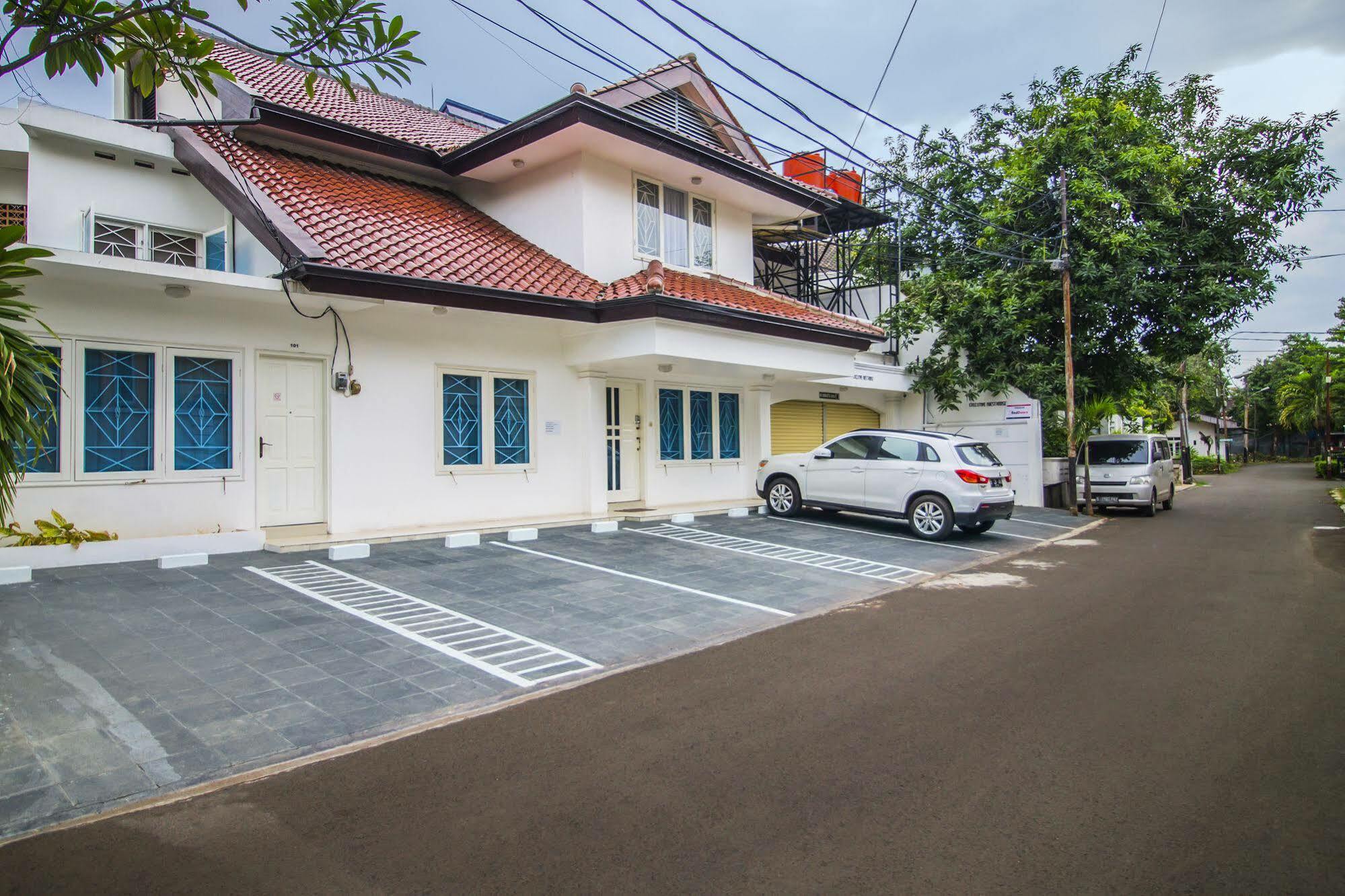 Reddoorz Plus @ Tendean Jakarta Exterior photo