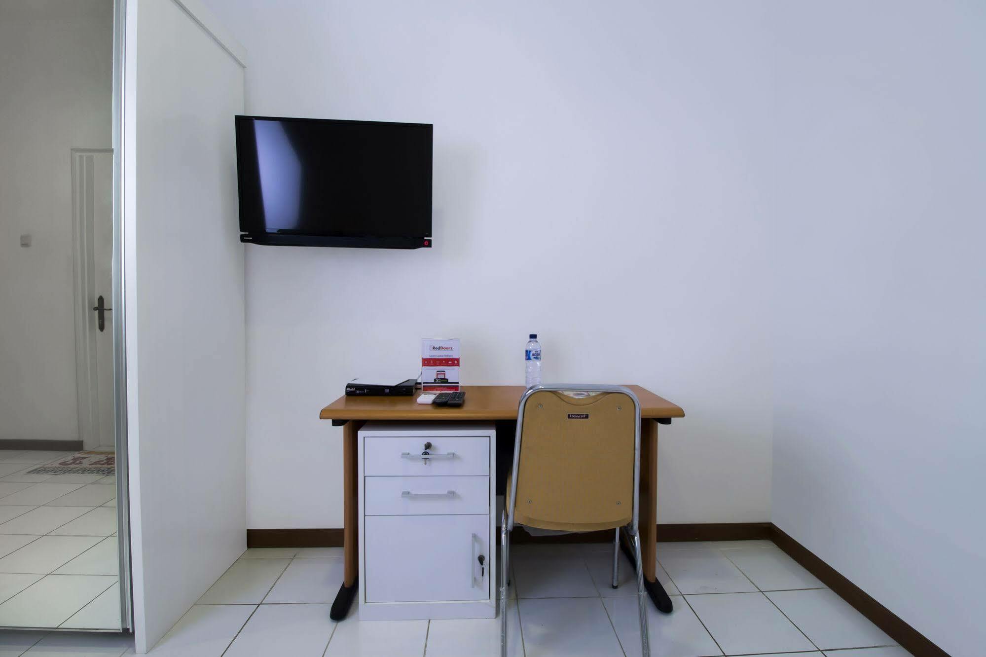 Reddoorz Plus @ Tendean Jakarta Exterior photo